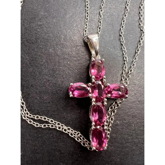 Raspberry rhodolite garnet cross pendant and chain necklace in sterling silver - Picture 4 of 16